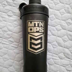 MtnOps 26oz shaker bottle